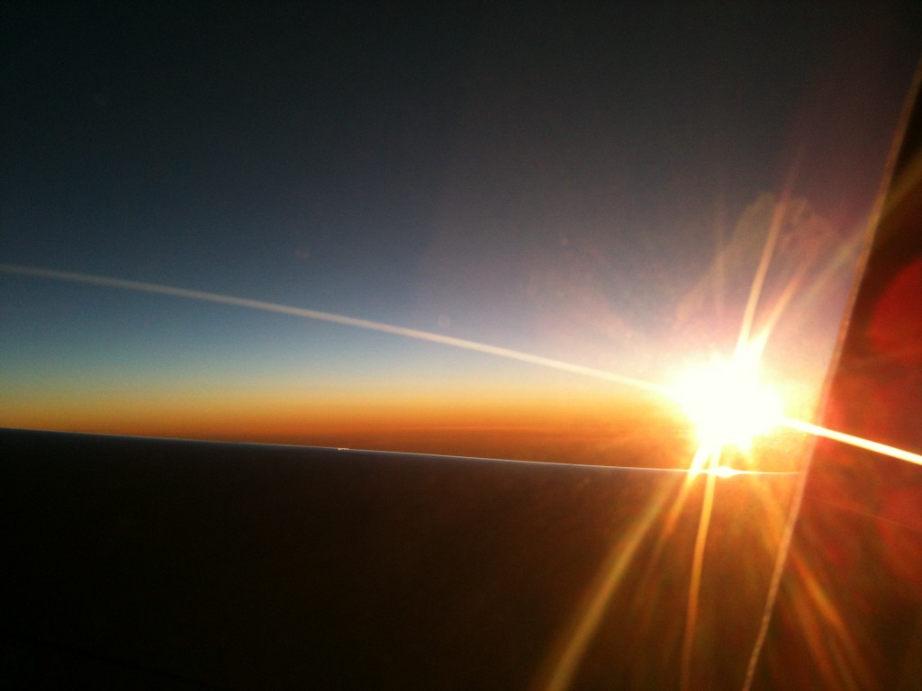 Sonnenaufgang zwischen Singapur und Melbourne